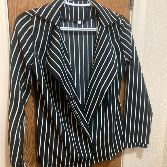 NWOT Black with White Stripes top - Picture 9 of 9